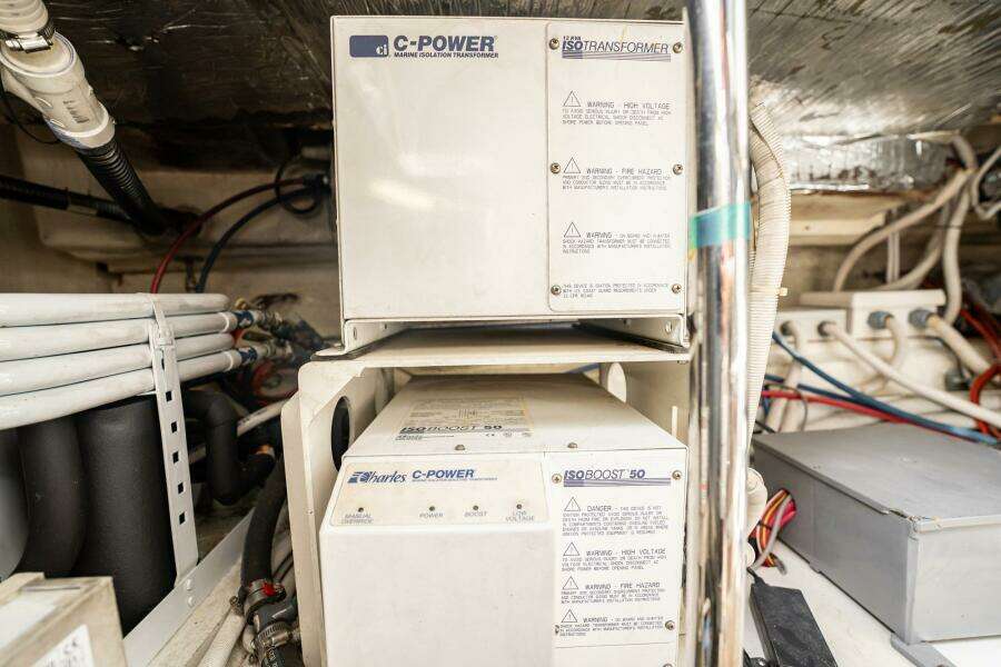 2005 Carver 56 Voyager