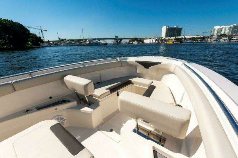 2025 Sailfish 312 Center Console