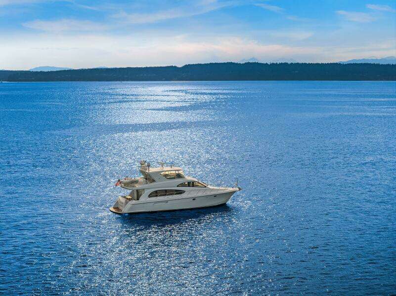 2001 Hatteras Cockpit Motoryacht