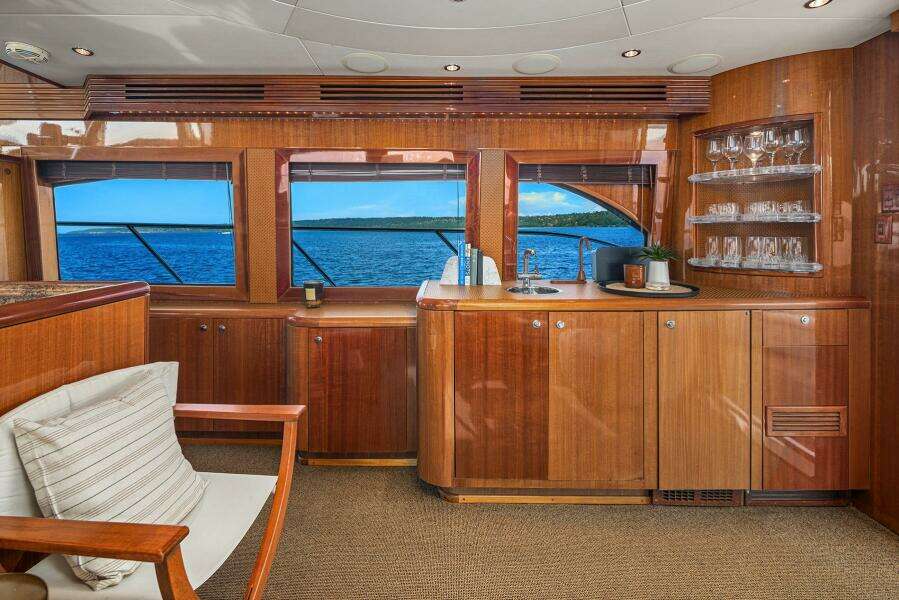 2001 Hatteras Cockpit Motoryacht