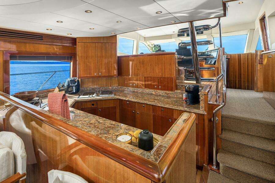 2001 Hatteras Cockpit Motoryacht