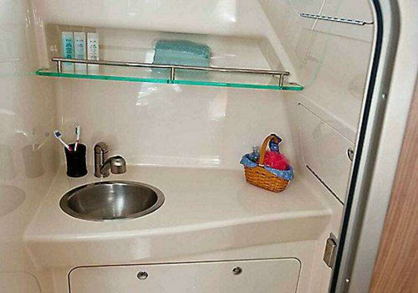 2019 Boston Whaler Conquest