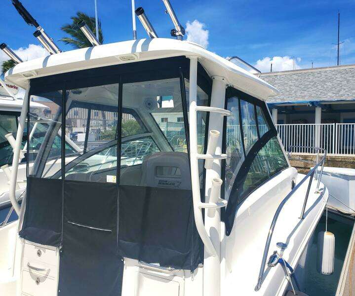 2019 Boston Whaler Conquest