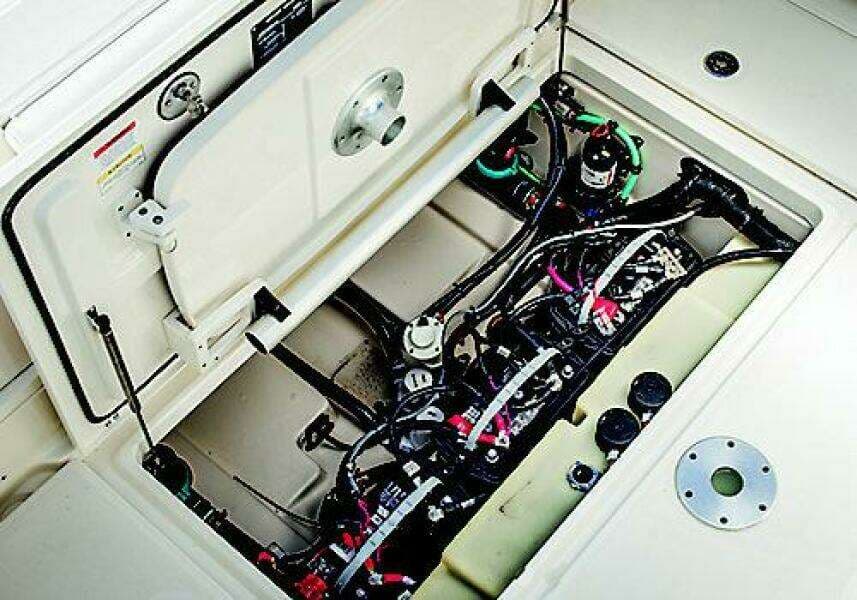 2019 Boston Whaler Conquest