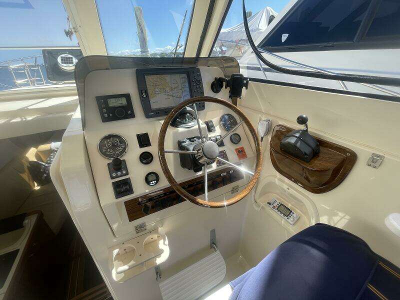 2005 Mainship 30 Pilot II