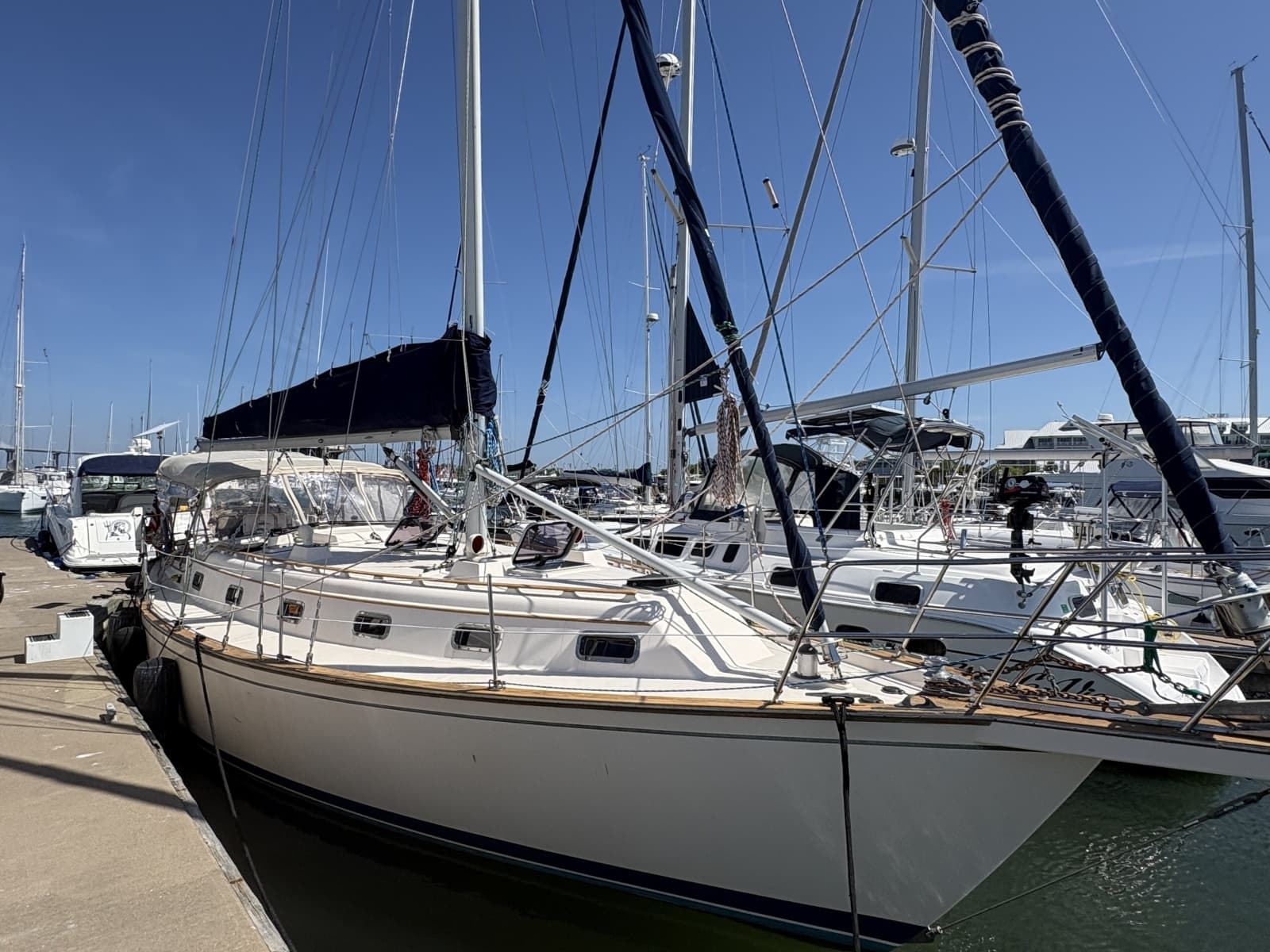 1995 Island Packet 40 "Dream Flower"