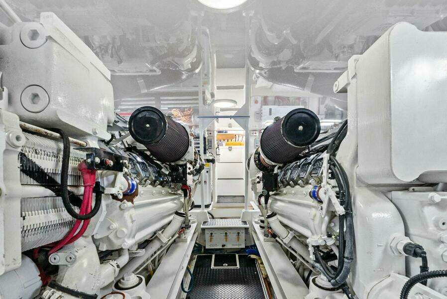 2006 Viking 61 Convertible KNOT ON CALL