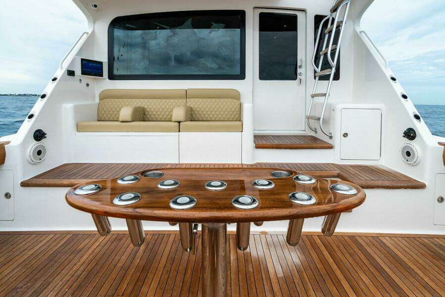 2006 Viking 61 Convertible KNOT ON CALL Cockpit Rocket Launcher