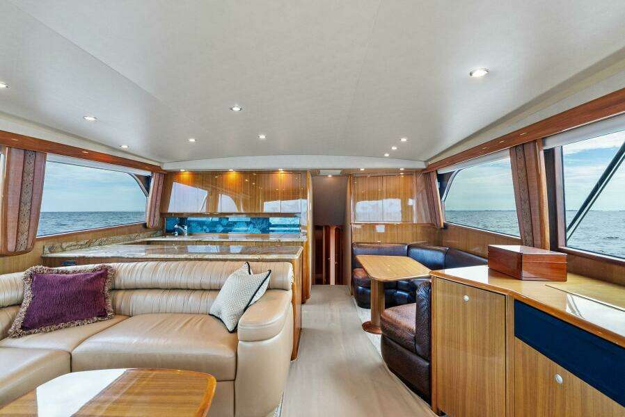 2006 Viking 61 Convertible KNOT ON CALL Salon