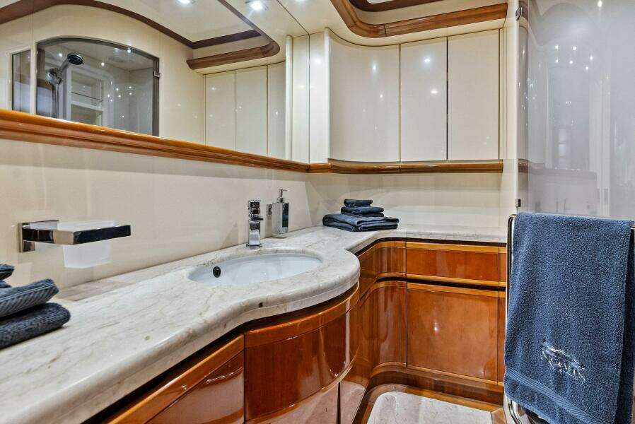 2004 Ferretti 94 Motor Yacht