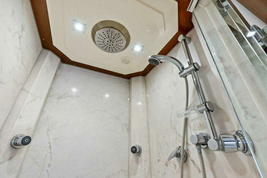 2004 Ferretti 94 Motor Yacht