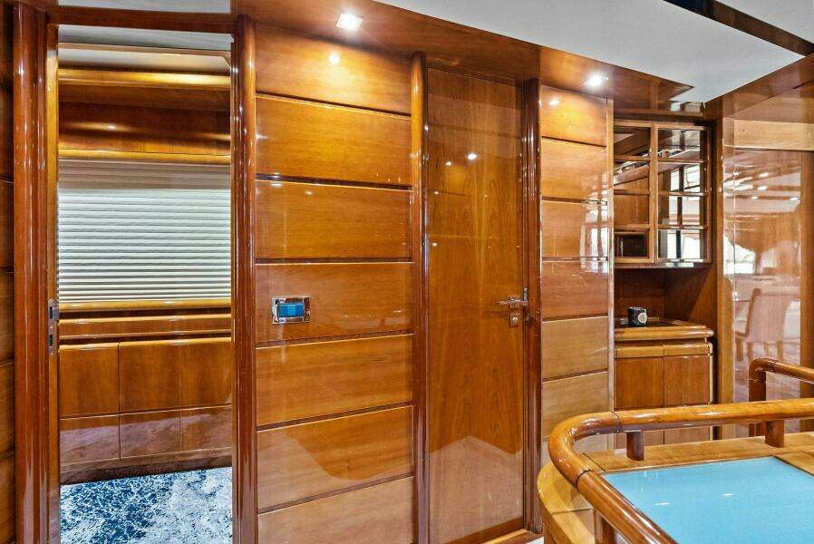2004 Ferretti 94 Motor Yacht