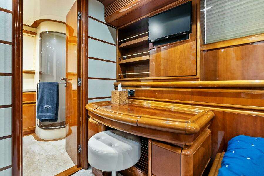 2004 Ferretti 94 Motor Yacht