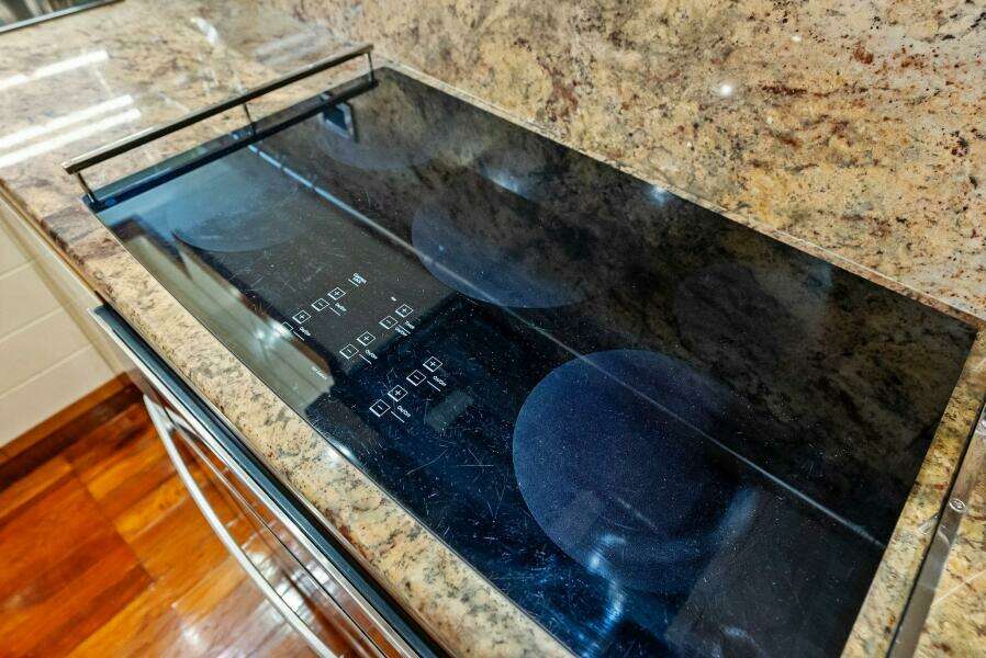 2004 Ferretti 94 Motor Yacht