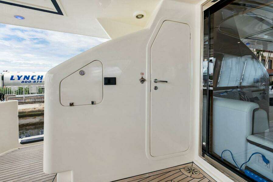 2004 Ferretti 94 Motor Yacht