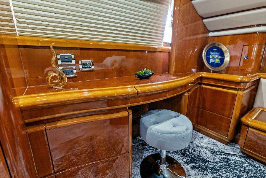 2004 Ferretti 94 Motor Yacht
