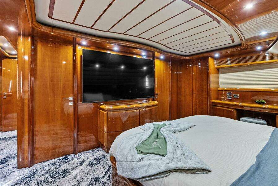 2004 Ferretti 94 Motor Yacht