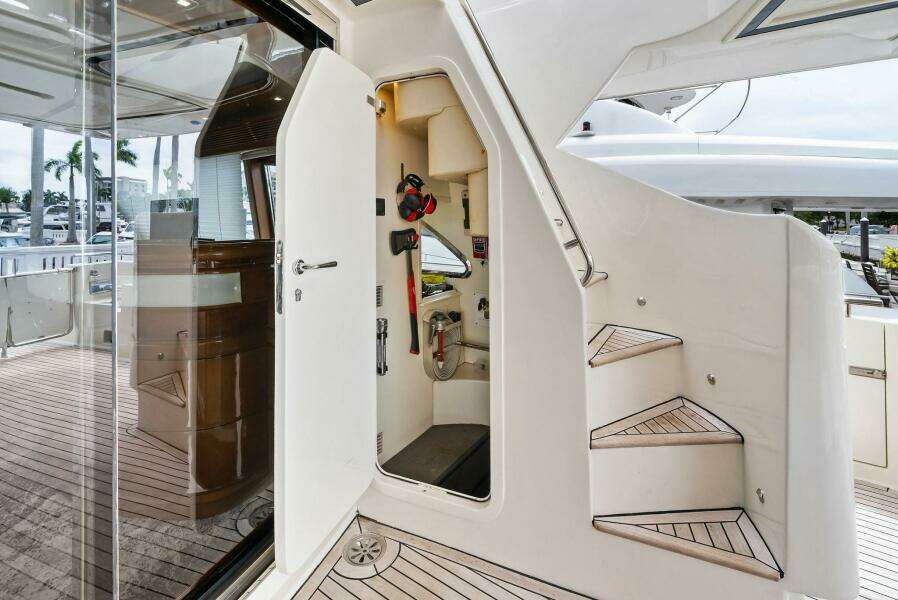 2004 Ferretti 94 Motor Yacht