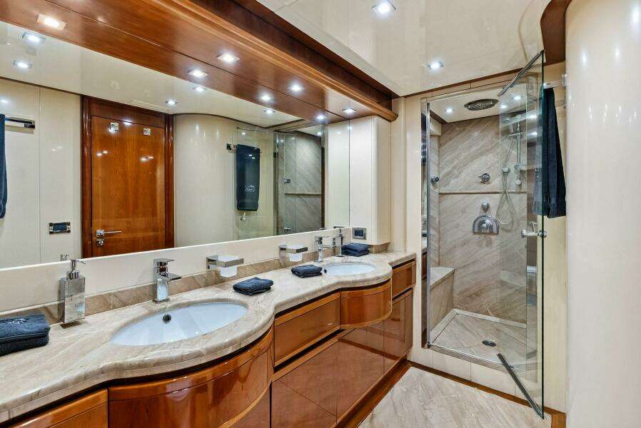 2004 Ferretti 94 Motor Yacht