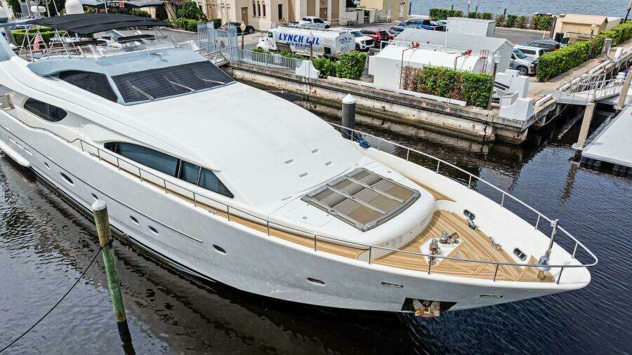 2004 Ferretti 94 Motor Yacht