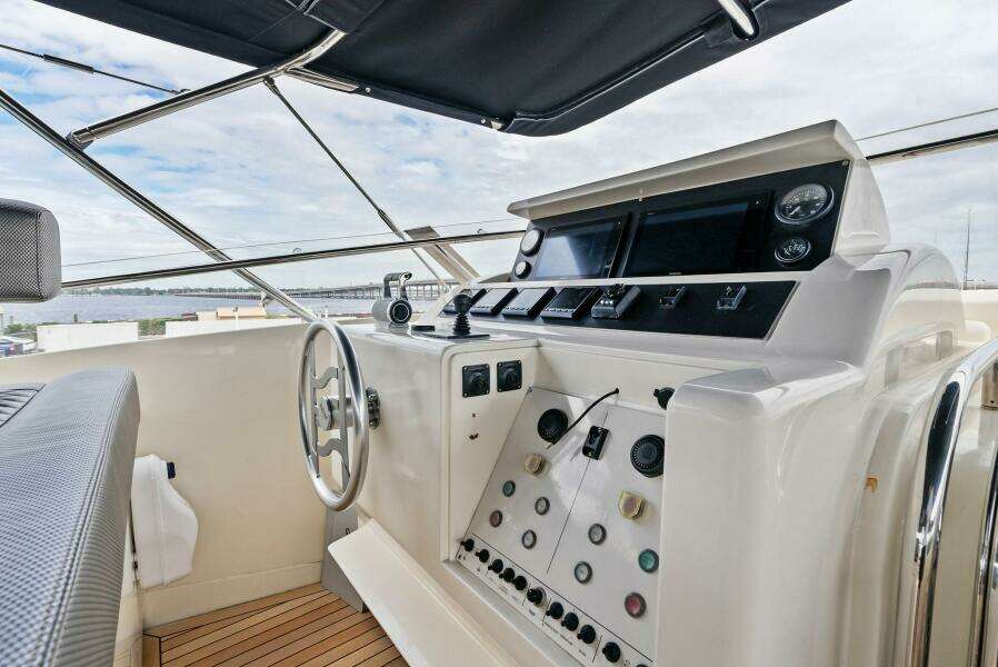 2004 Ferretti 94 Motor Yacht