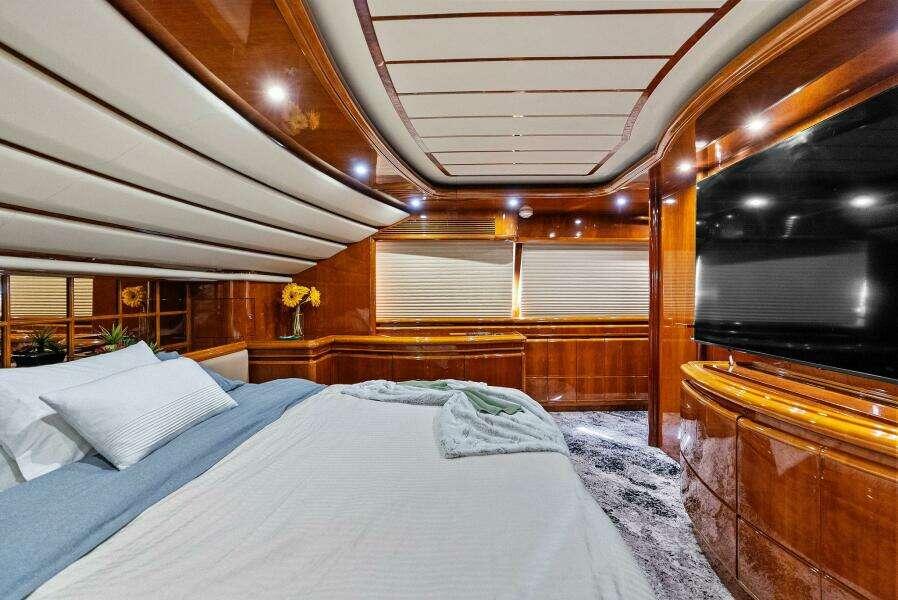 2004 Ferretti 94 Motor Yacht
