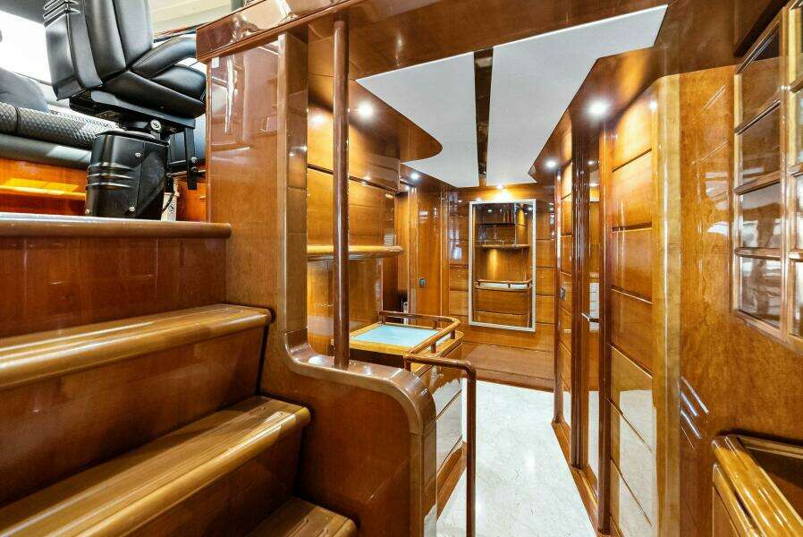 2004 Ferretti 94 Motor Yacht