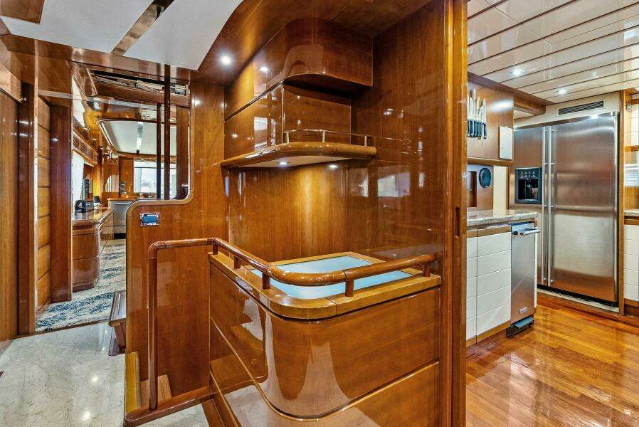 2004 Ferretti 94 Motor Yacht