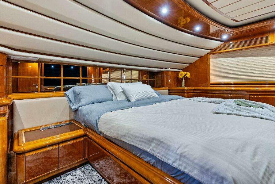 2004 Ferretti 94 Motor Yacht