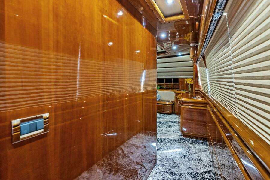 2004 Ferretti 94 Motor Yacht