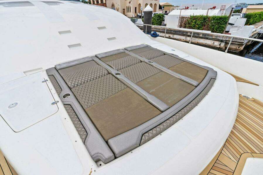 2004 Ferretti 94 Motor Yacht