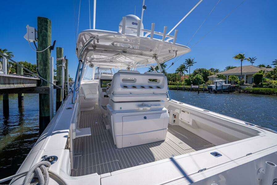 2020 Intrepid 407 Cuddy