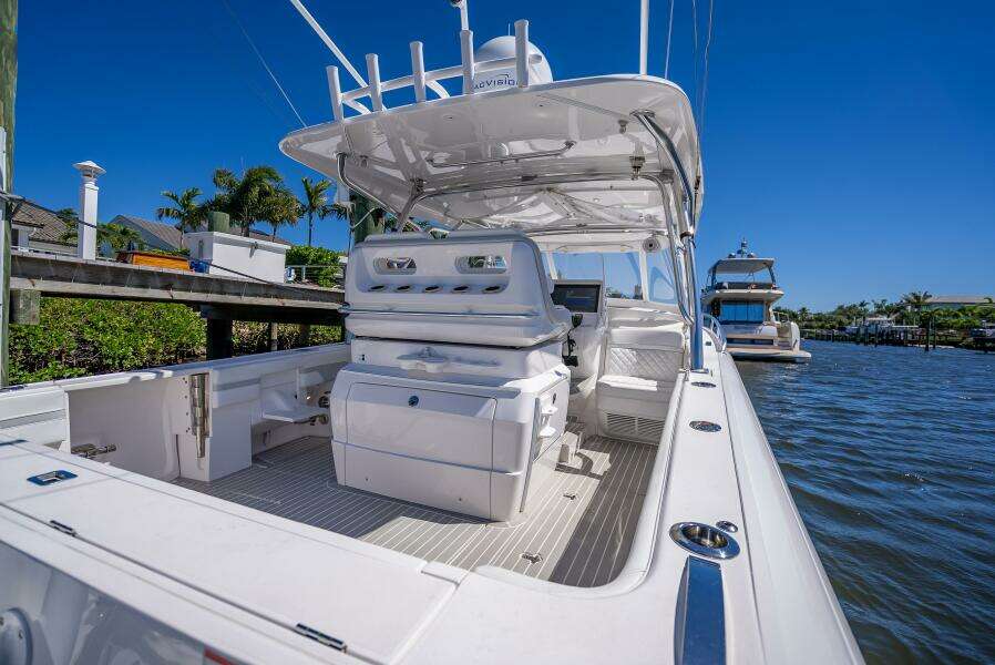 2020 Intrepid 407 Cuddy