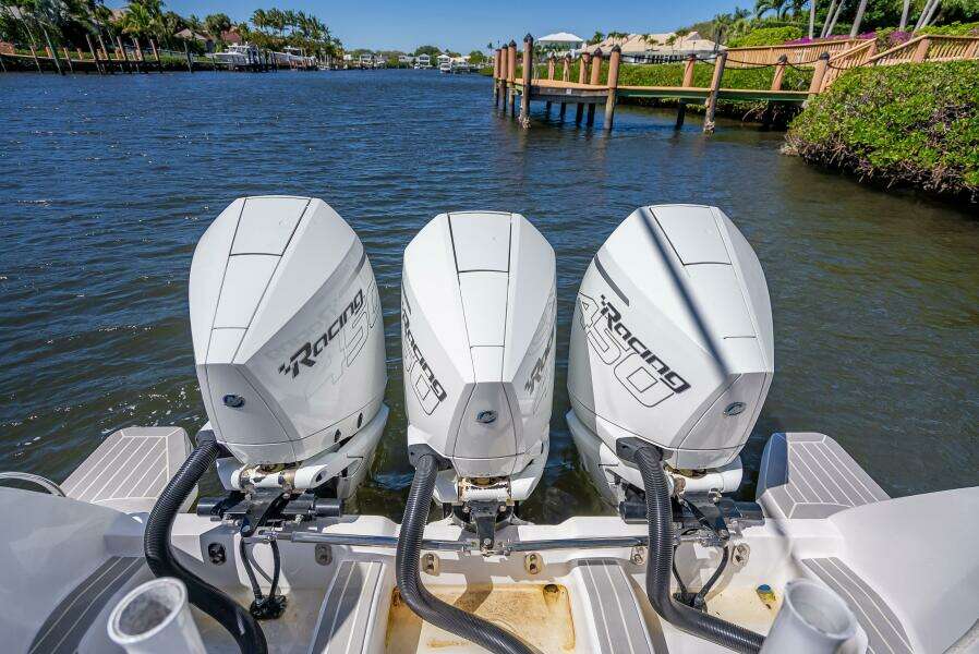 2020 Intrepid 407 Cuddy