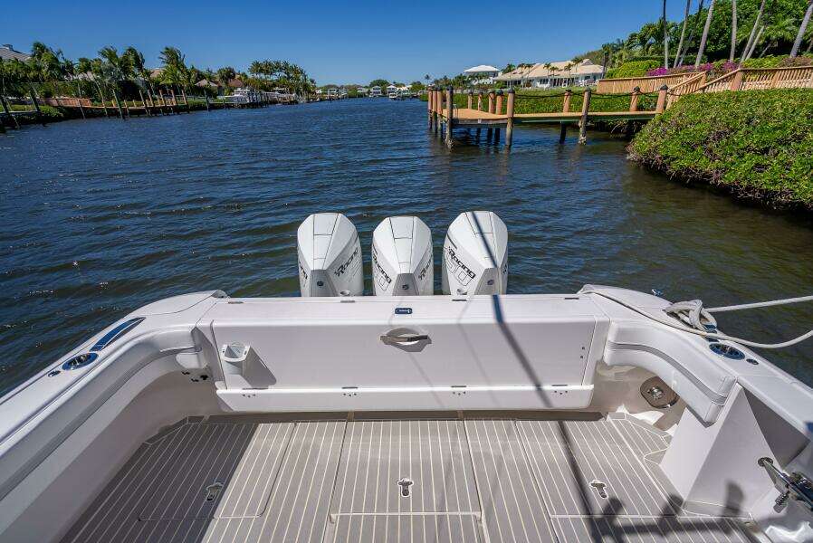 2020 Intrepid 407 Cuddy