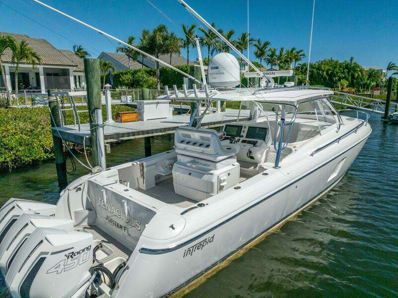 2020 Intrepid 407 Cuddy