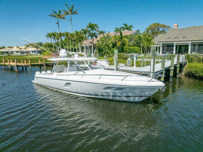 2020 Intrepid 407 Cuddy