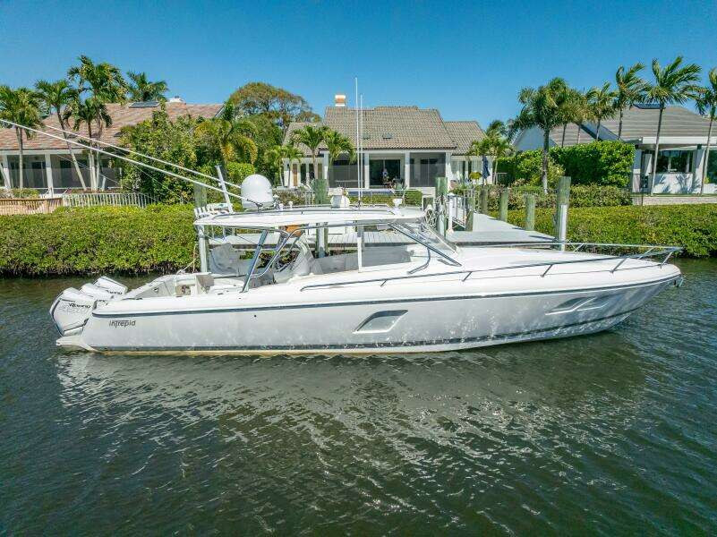 2020 Intrepid 407 Cuddy