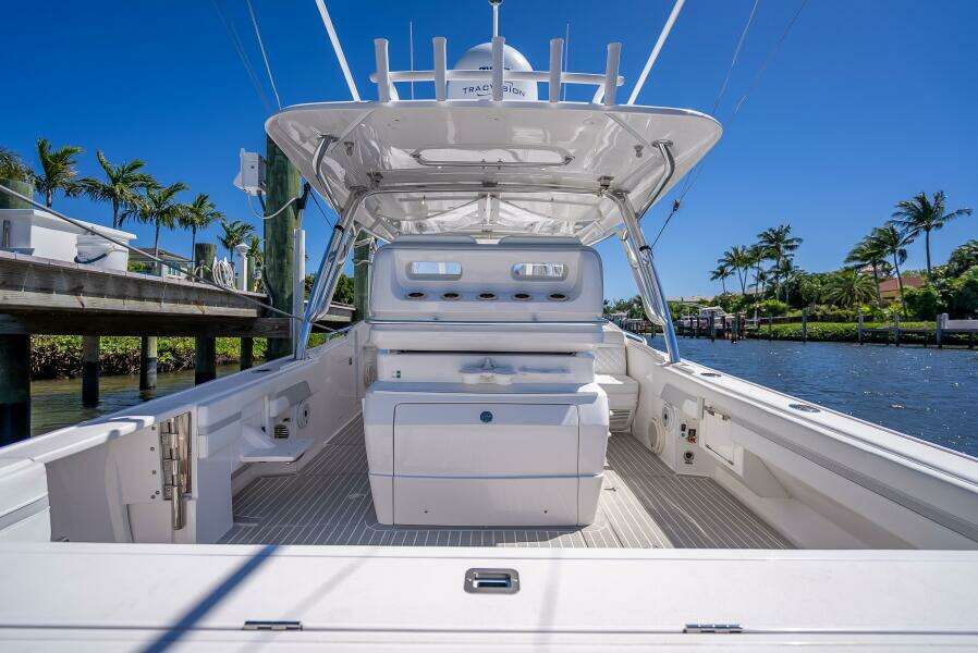 2020 Intrepid 407 Cuddy