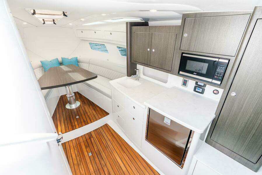 2025 Intrepid 41 Valor