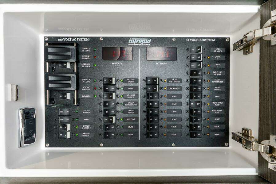 2025 Intrepid 41 Valor