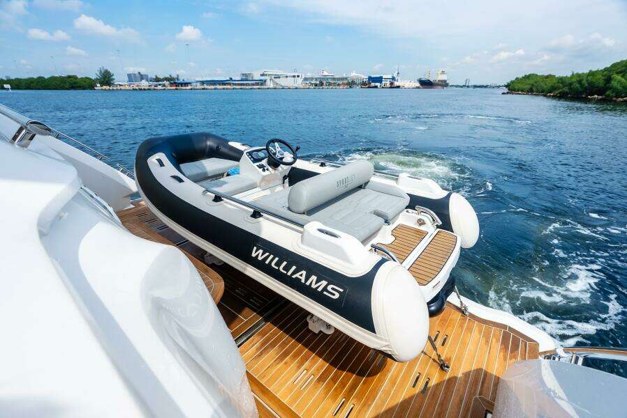 WILLIAMS TENDER ON SWIM PLATFORM 