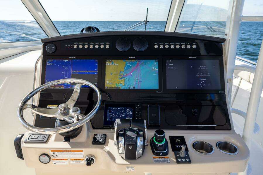 2021 Boston Whaler 420 Outrage