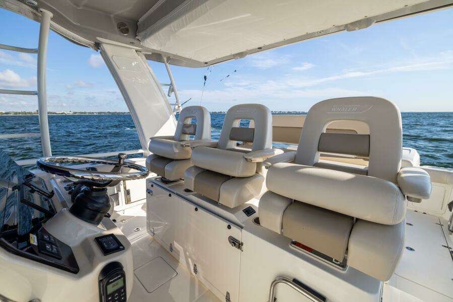 2021 Boston Whaler 420 Outrage