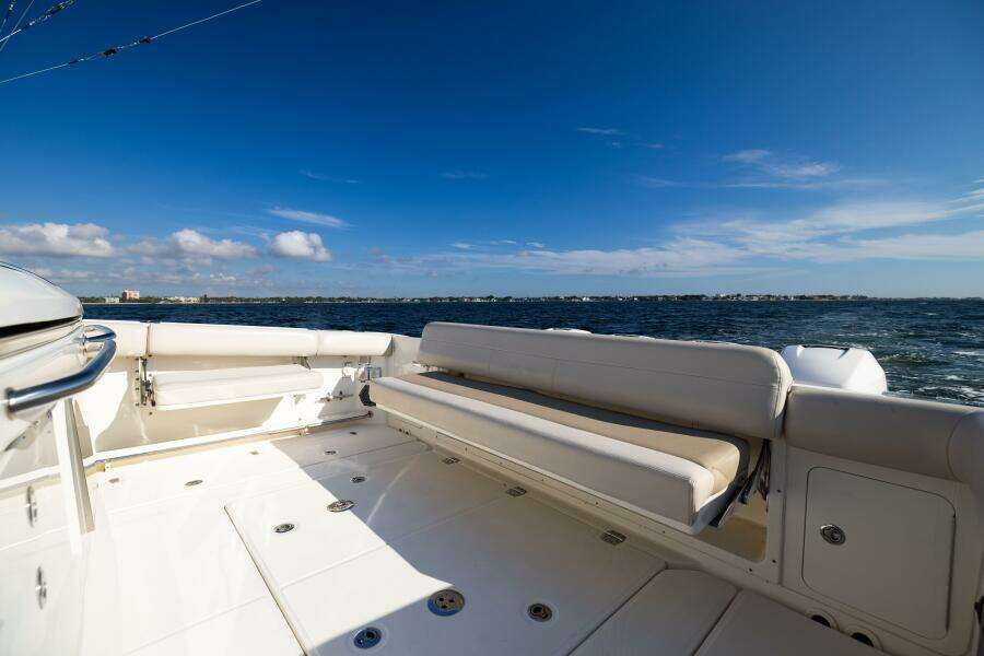 2021 Boston Whaler 420 Outrage
