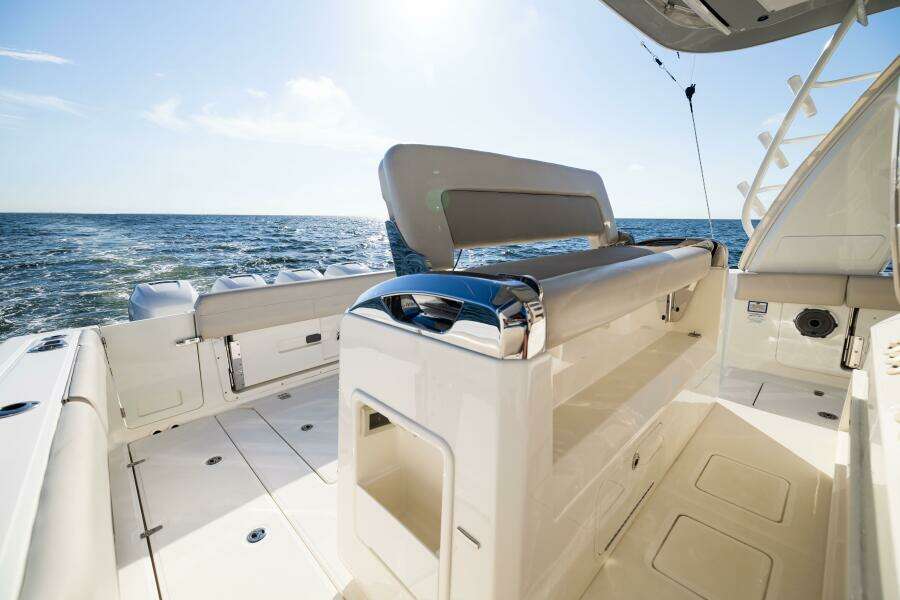 2021 Boston Whaler 420 Outrage