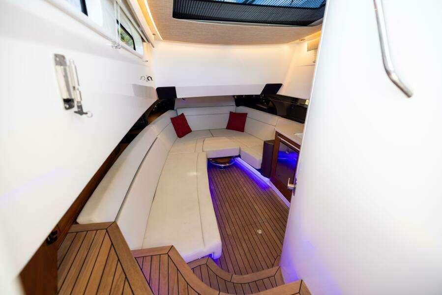 2021 Boston Whaler 420 Outrage