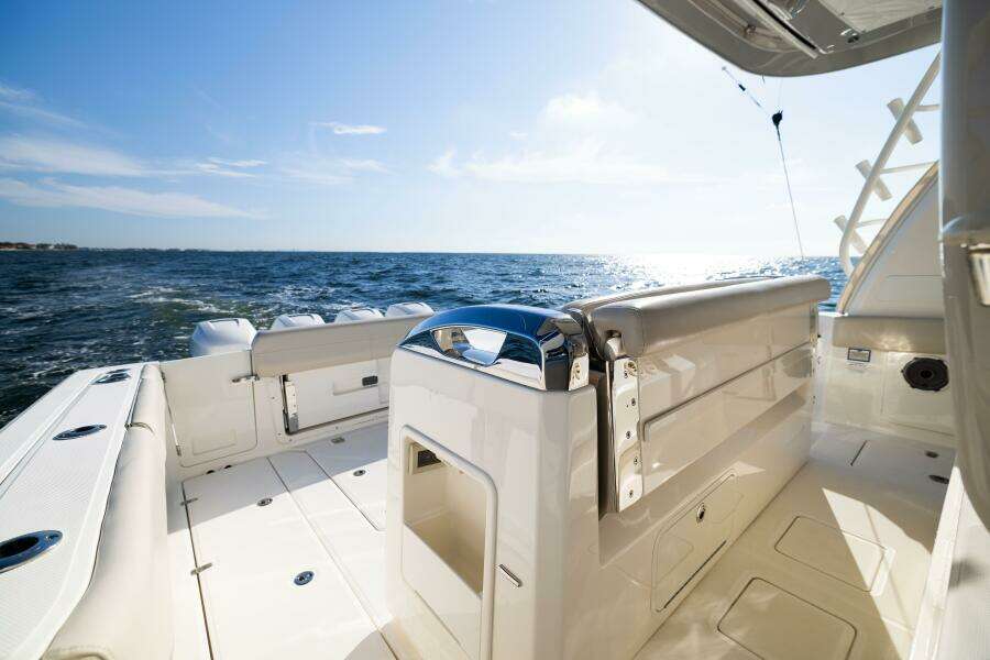2021 Boston Whaler 420 Outrage