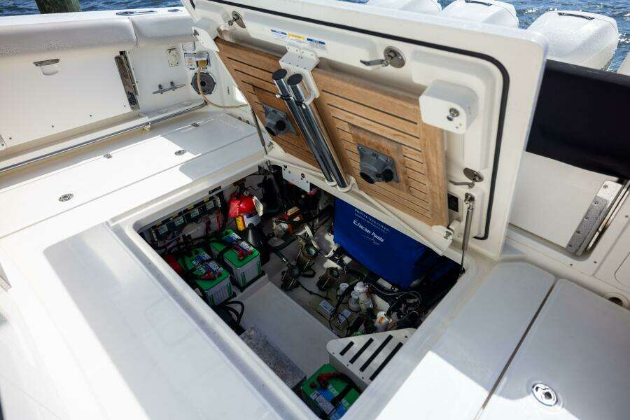 2021 Boston Whaler 420 Outrage