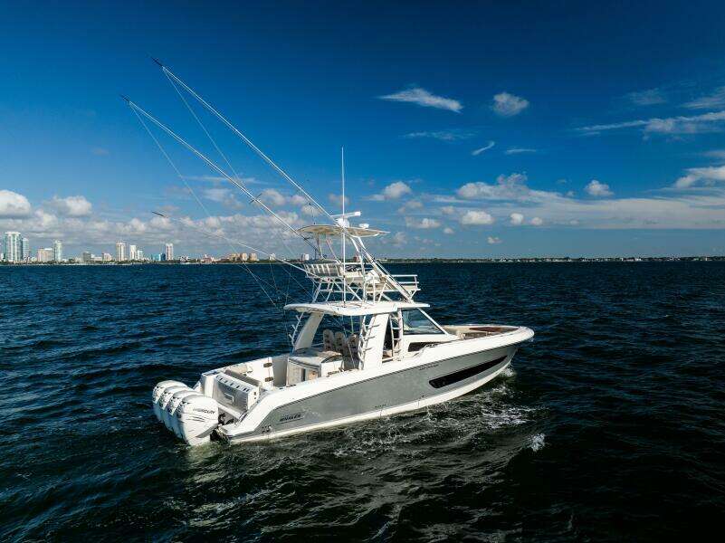 2021 Boston Whaler 420 Outrage